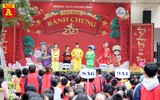 Học sinh Hà Nội thích thú thi gói bánh chưng, giã bánh dày, viết thư pháp